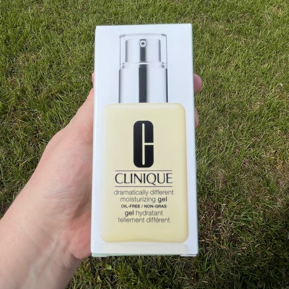 NIB Clinique Dramatically Different Gel Size 4.2 oz - Picture 2 of 7